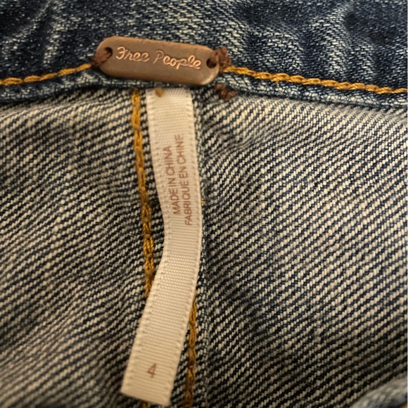 Free People Raw Edged Blue Medium Wash Denim Mini Skirt Size 4 - Picture 4 of 6